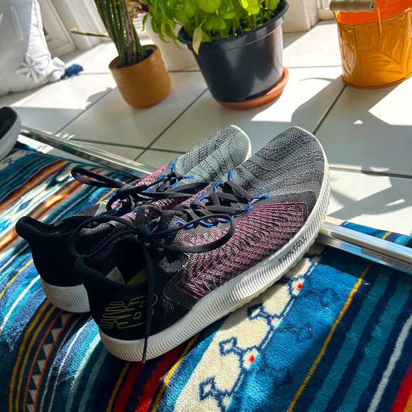Women’s New Balance Fuelcell - Picture 1 of 3